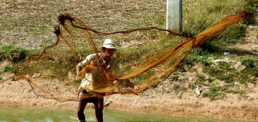 How to Make Your Own Fishing Net (Video)
